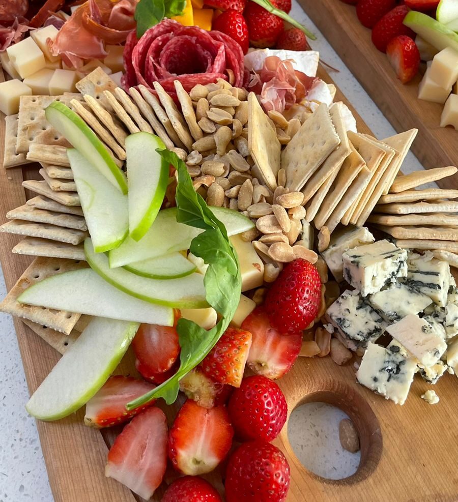 Tabla de quesos y charcuteria