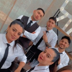 Servicio durante el evento (calentar, servir y reponer bocados)